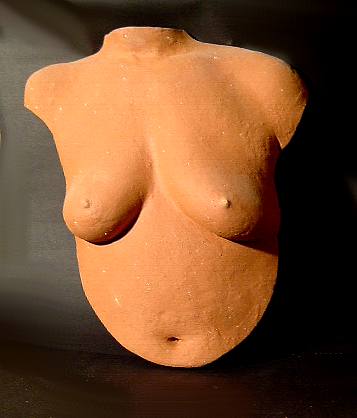  weiblicher oberkörper, terracotta unglasiert