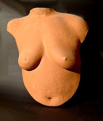  weiblicher oberkörper, terracotta unglasiert
